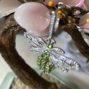Vintage 925 peridot bee earring